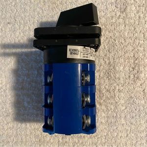 Universal Rotary Changeover Switch SZW26-63/D303.3 660V 63A 3 Position 3 Phase